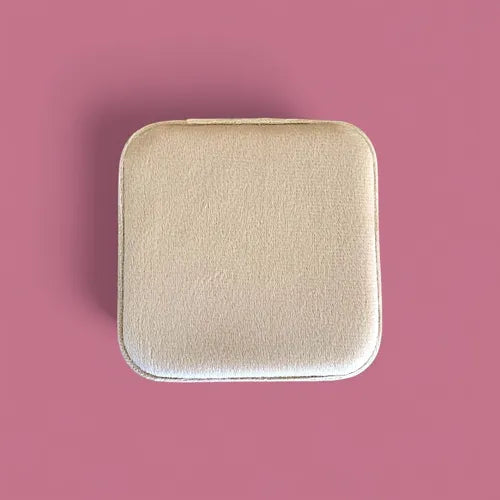 Boîte à bijoux beige