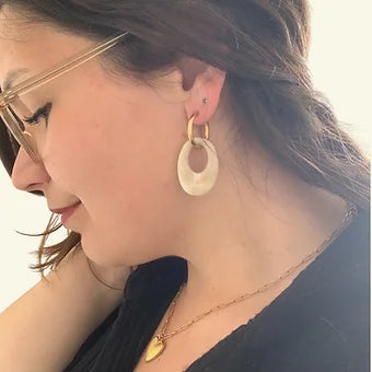 Boucles d’oreilles beige