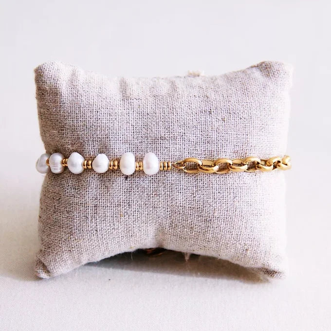 Bracelet or et perles blanches